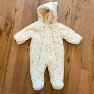 Never worn Steve Madden 6-9 months Winter Suit for baby